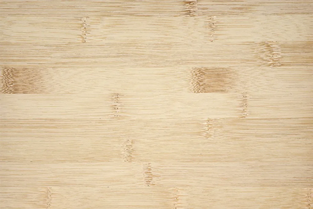 Placage de bambou naturel sur dosse avec une teinte claire et une texture régulière