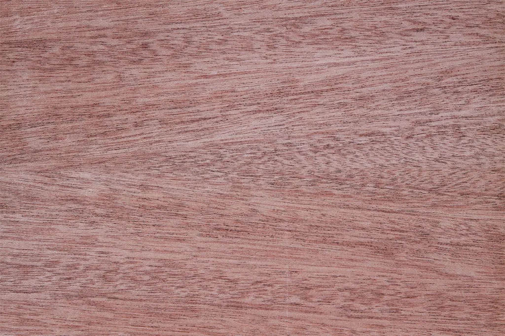 African mahogany veneer quarter cut with a linear and structured grain