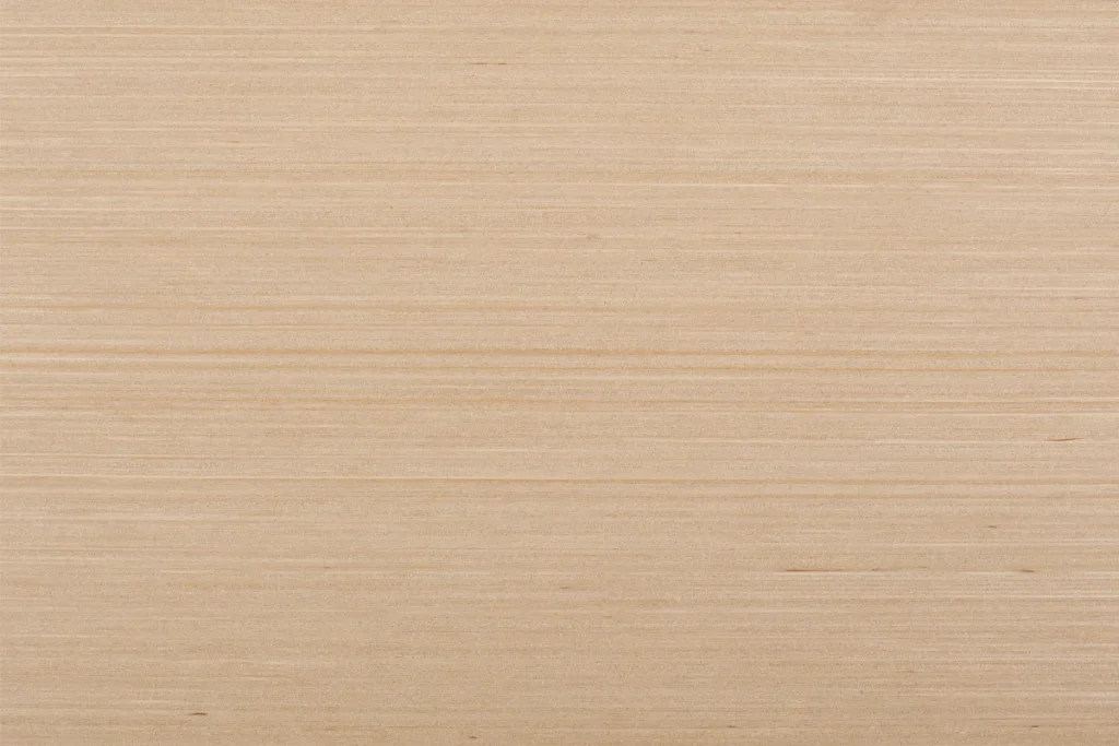 Placage de bois de Merisier blanc LINEA, aspect reconstitué à partir de Merisier véritable avec texture régulière et esthétique contemporaine