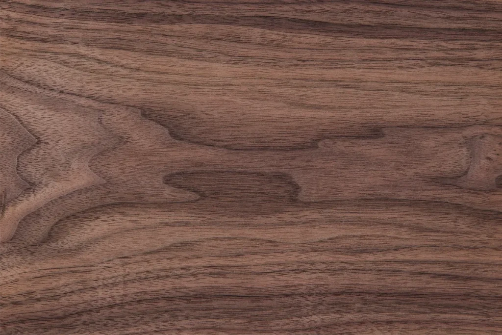 Placage de bois de Noyer avec veinage fluide et dessin naturel expressif