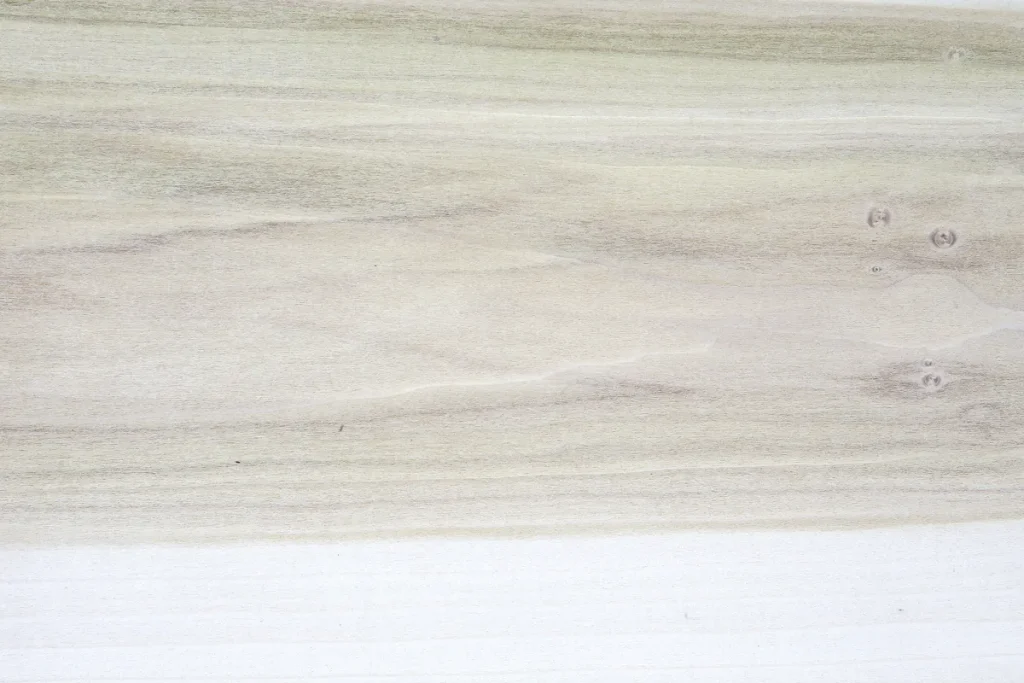Flat cut natural poplar veneer with tonal variation from beige to grey-green and flowing grain pattern