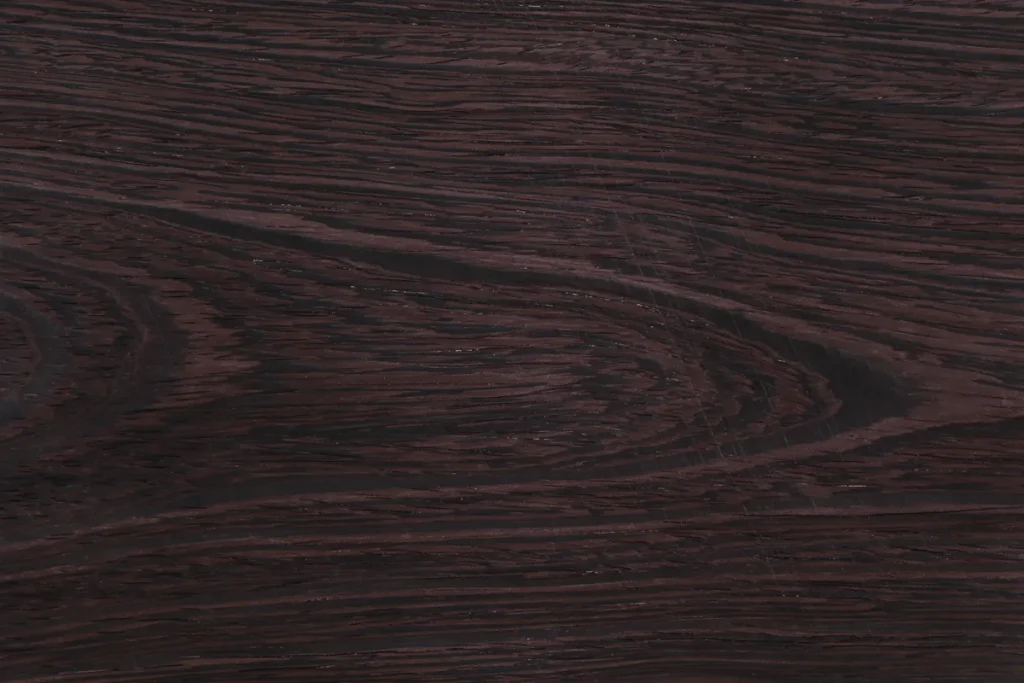 Placage de bois de Wenge sur dosse, veinage expressif avec contrastes profonds